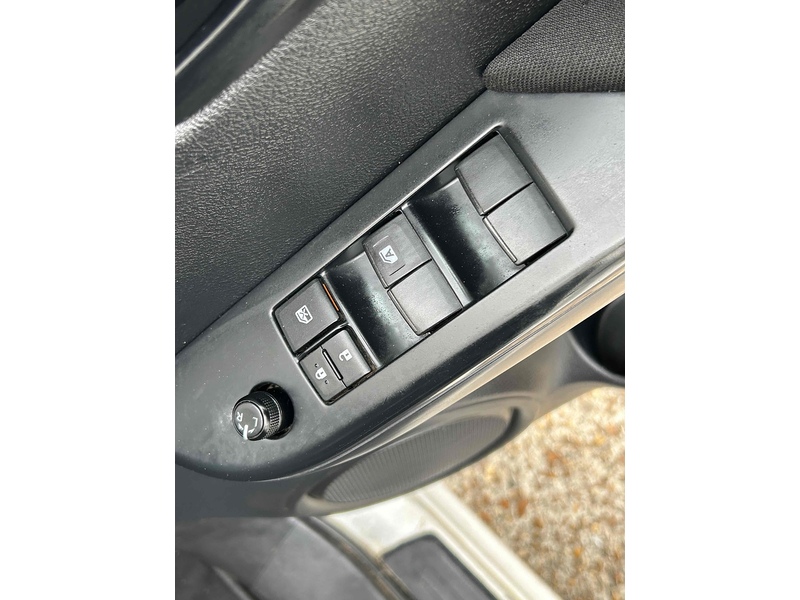 Toyota D-4D Active Pickup 2.4 Manual Diesel