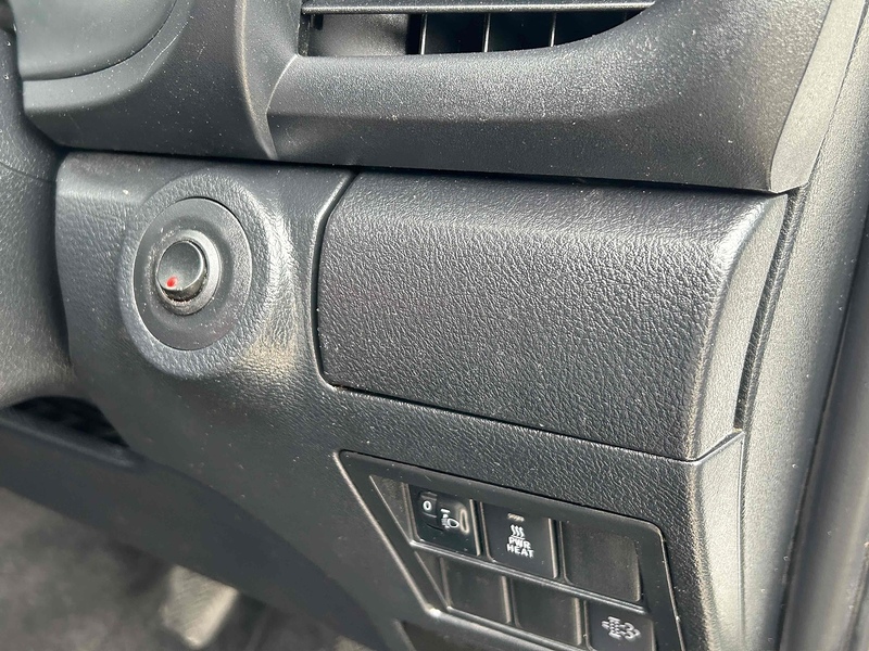 Toyota D-4D Active Pickup 2.4 Manual Diesel