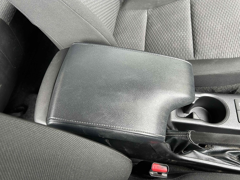 Toyota D-4D Active Pickup 2.4 Manual Diesel