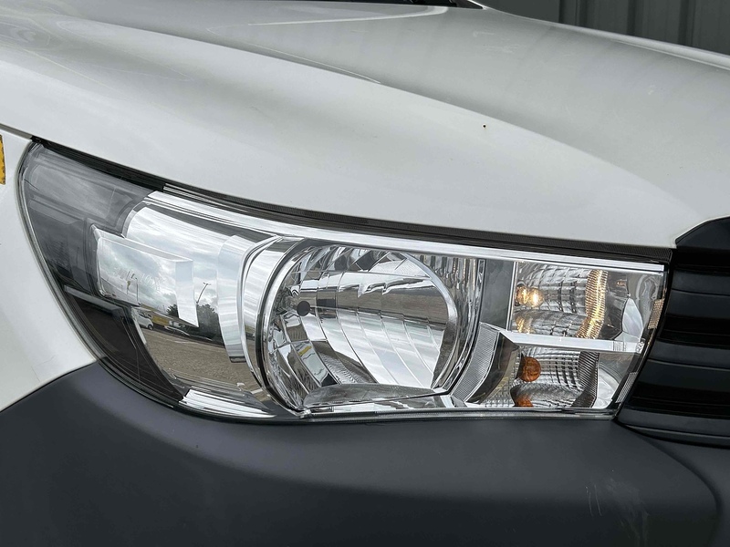 Toyota D-4D Active Pickup 2.4 Manual Diesel