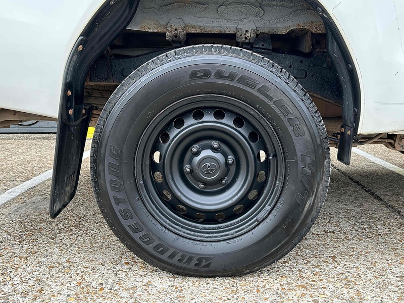 Toyota D-4D Active Pickup 2.4 Manual Diesel