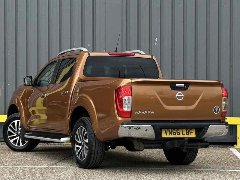 Nissan dCi Tekna Pickup 2.3 Manual Diesel