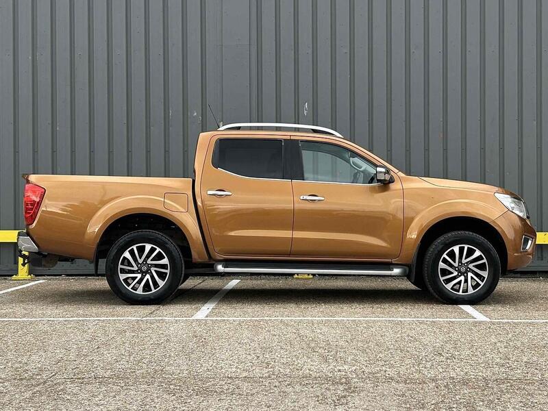 Nissan dCi Tekna Pickup 2.3 Manual Diesel