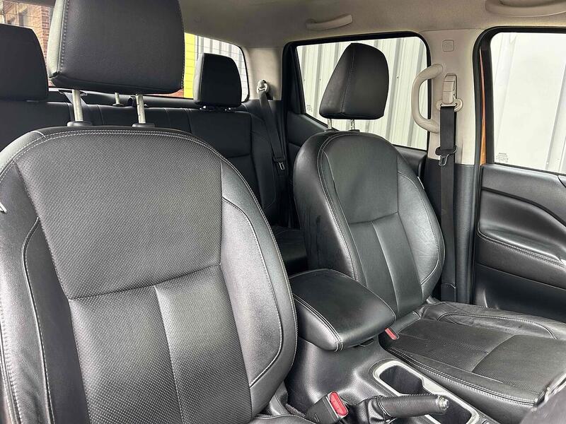 Nissan dCi Tekna Pickup 2.3 Manual Diesel