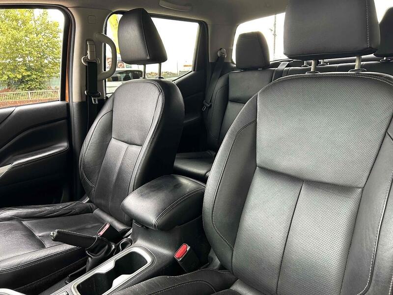 Nissan dCi Tekna Pickup 2.3 Manual Diesel