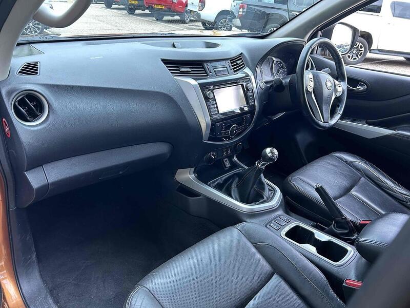 Nissan dCi Tekna Pickup 2.3 Manual Diesel