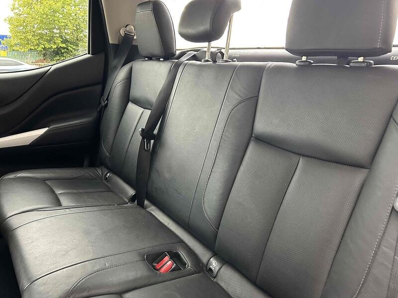 Nissan dCi Tekna Pickup 2.3 Manual Diesel