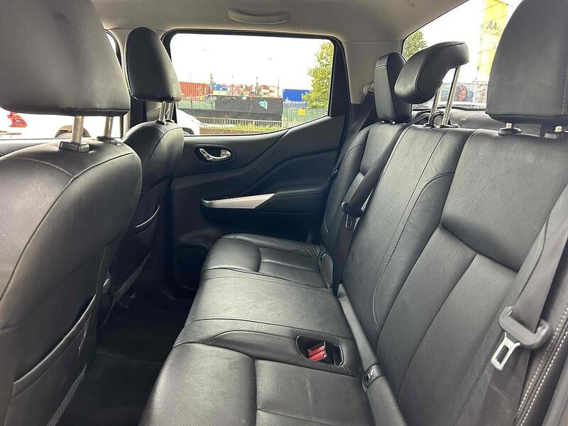 Nissan dCi Tekna Pickup 2.3 Manual Diesel