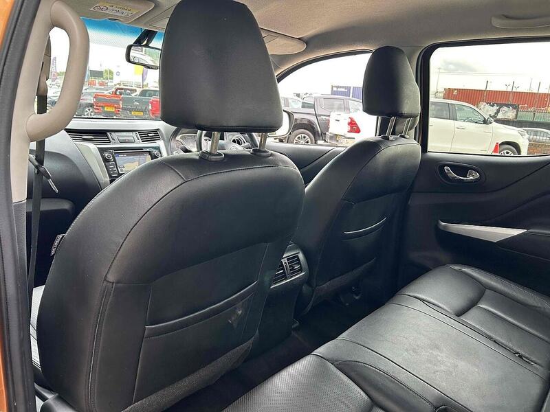 Nissan dCi Tekna Pickup 2.3 Manual Diesel