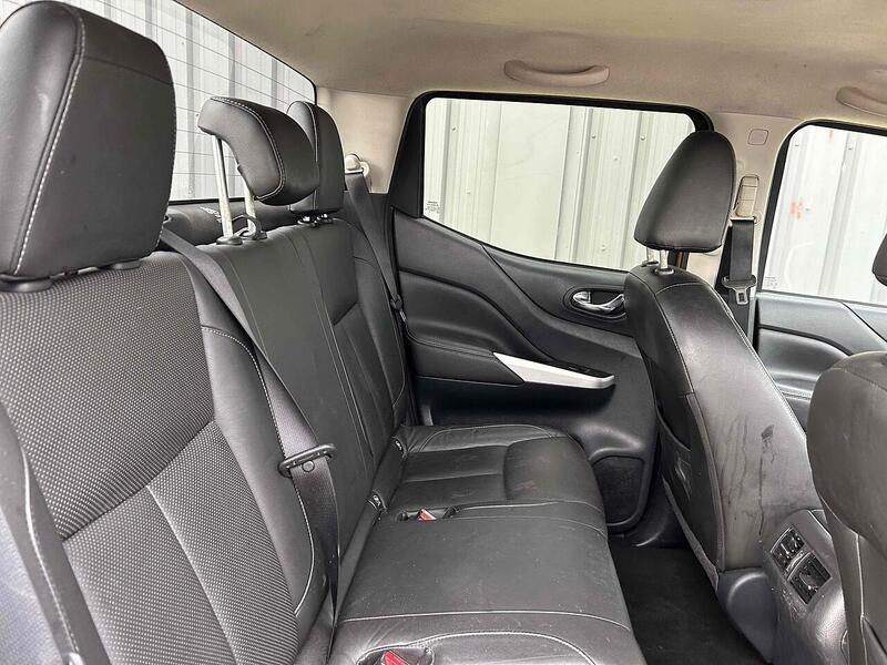 Nissan dCi Tekna Pickup 2.3 Manual Diesel