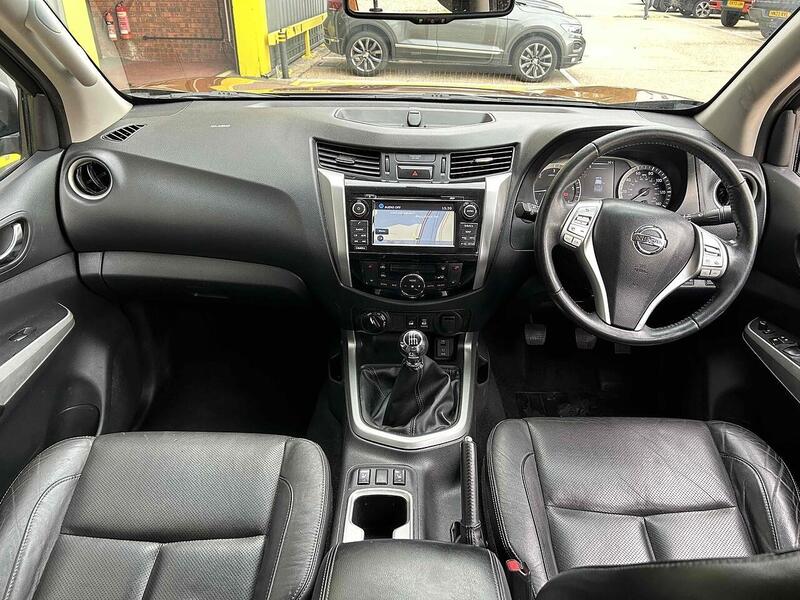 Nissan dCi Tekna Pickup 2.3 Manual Diesel