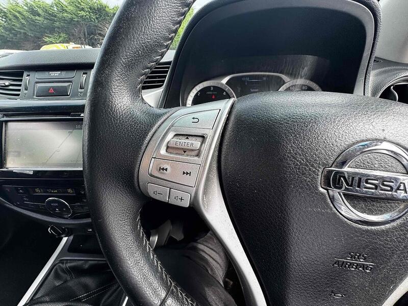 Nissan dCi Tekna Pickup 2.3 Manual Diesel