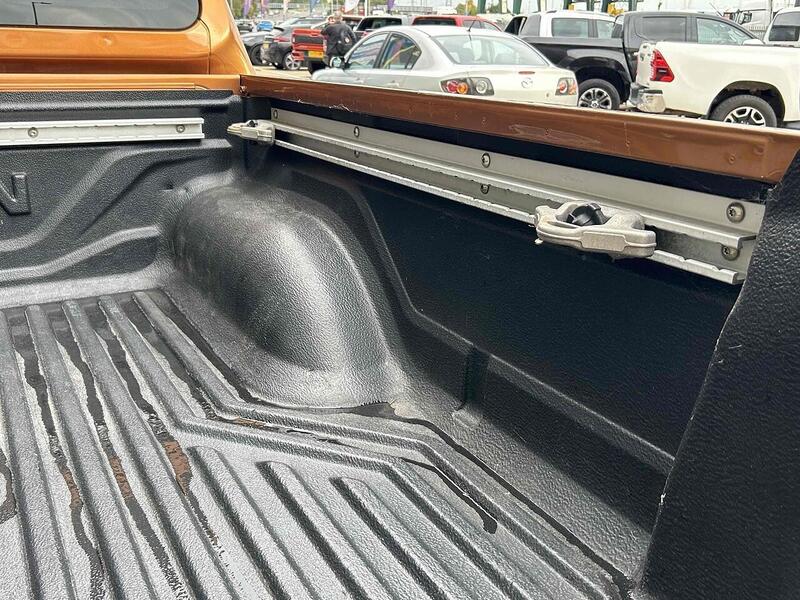 Nissan dCi Tekna Pickup 2.3 Manual Diesel