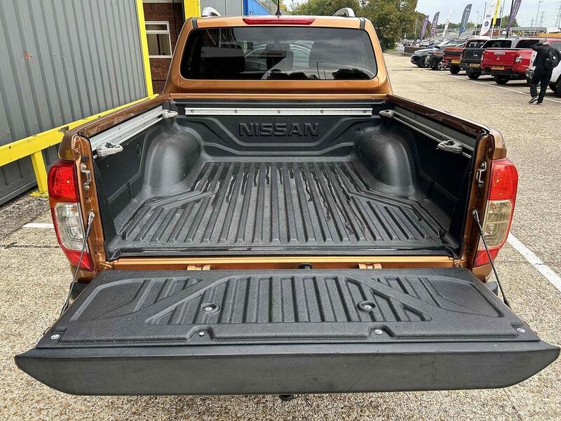 Nissan dCi Tekna Pickup 2.3 Manual Diesel