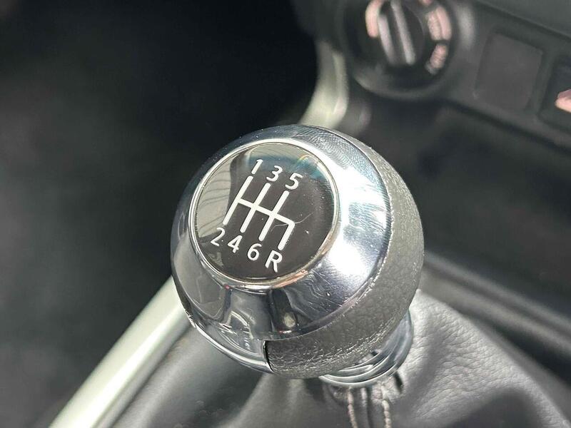 Nissan dCi Tekna Pickup 2.3 Manual Diesel