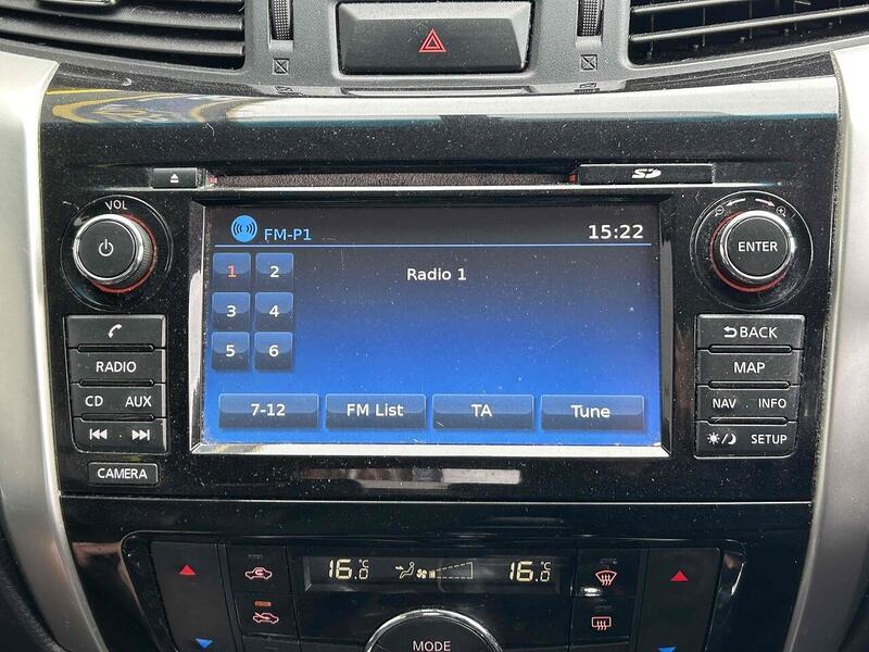 Nissan dCi Tekna Pickup 2.3 Manual Diesel