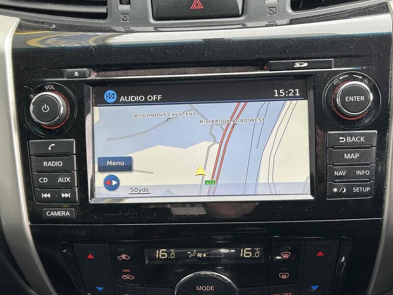 Nissan dCi Tekna Pickup 2.3 Manual Diesel