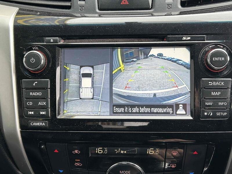 Nissan dCi Tekna Pickup 2.3 Manual Diesel