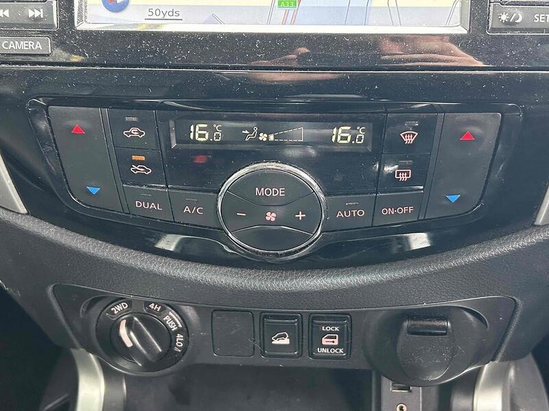 Nissan dCi Tekna Pickup 2.3 Manual Diesel