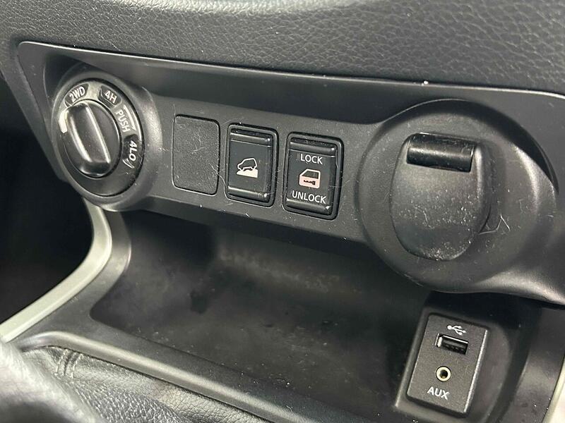 Nissan dCi Tekna Pickup 2.3 Manual Diesel