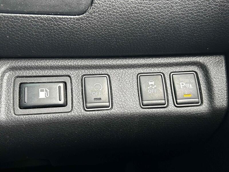 Nissan dCi Tekna Pickup 2.3 Manual Diesel