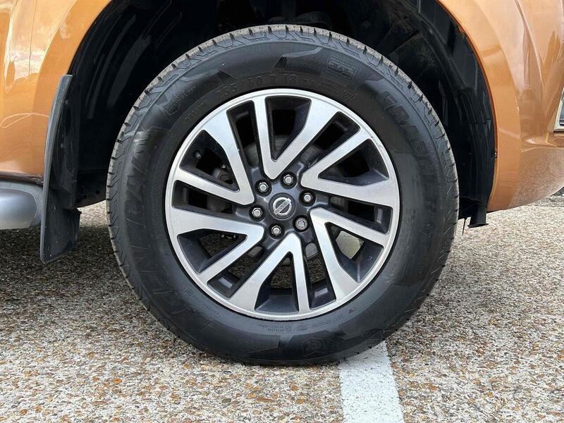 Nissan dCi Tekna Pickup 2.3 Manual Diesel