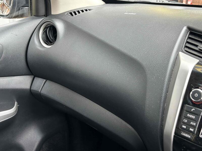 Nissan dCi Tekna Pickup 2.3 Manual Diesel