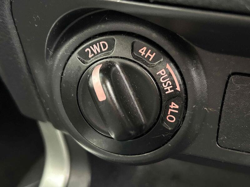 Nissan dCi Tekna Pickup 2.3 Manual Diesel