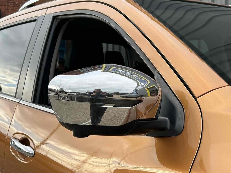 Nissan dCi Tekna Pickup 2.3 Manual Diesel