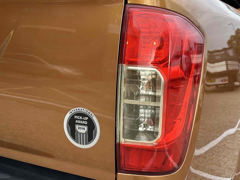 Nissan dCi Tekna Pickup 2.3 Manual Diesel