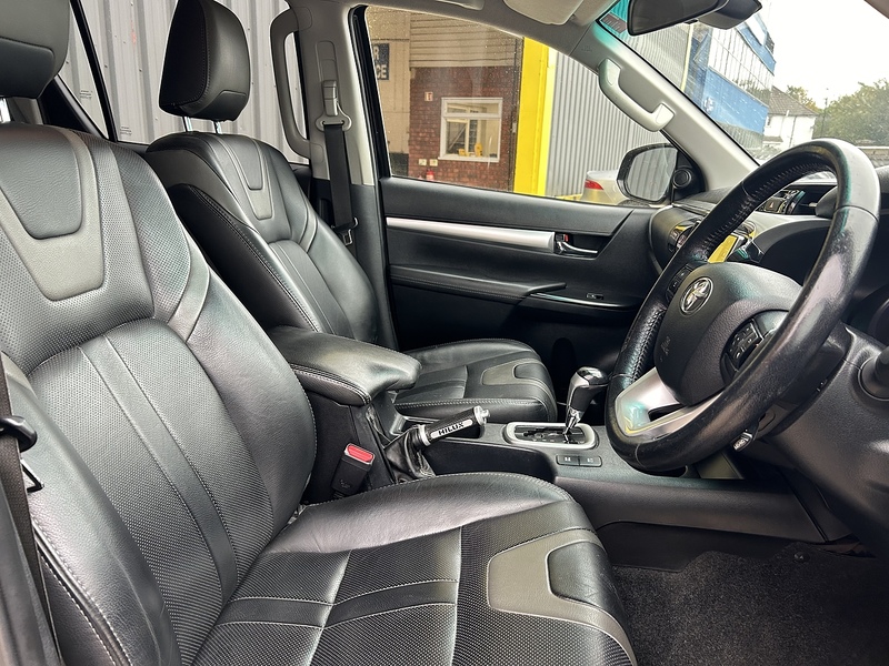 Toyota D-4D Invincible Pickup 2.4 Automatic Diesel