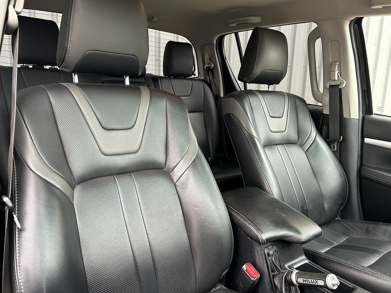 Toyota D-4D Invincible Pickup 2.4 Automatic Diesel