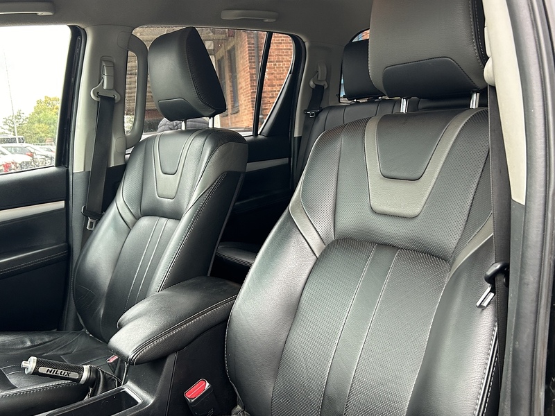 Toyota D-4D Invincible Pickup 2.4 Automatic Diesel