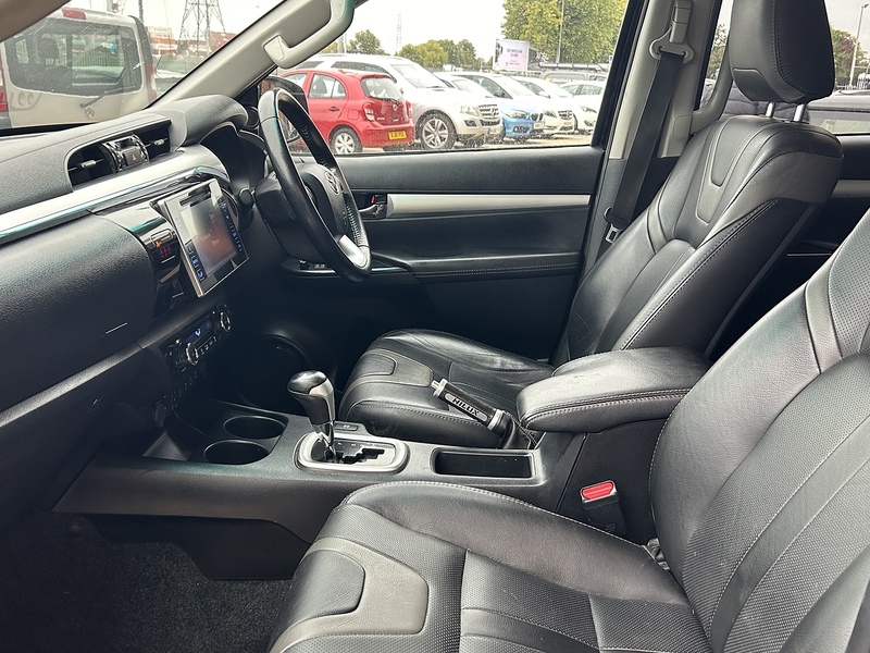 Toyota D-4D Invincible Pickup 2.4 Automatic Diesel