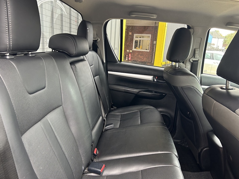 Toyota D-4D Invincible Pickup 2.4 Automatic Diesel