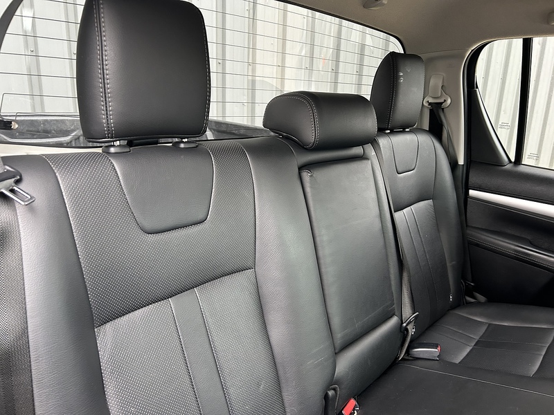 Toyota D-4D Invincible Pickup 2.4 Automatic Diesel