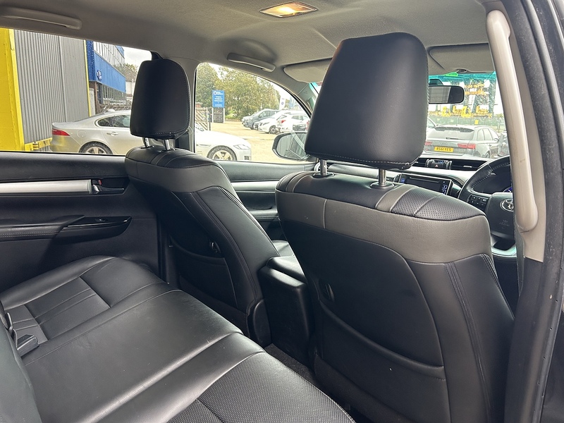 Toyota D-4D Invincible Pickup 2.4 Automatic Diesel