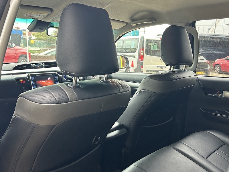 Toyota D-4D Invincible Pickup 2.4 Automatic Diesel