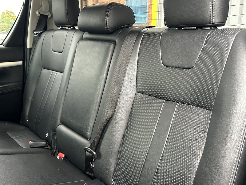 Toyota D-4D Invincible Pickup 2.4 Automatic Diesel