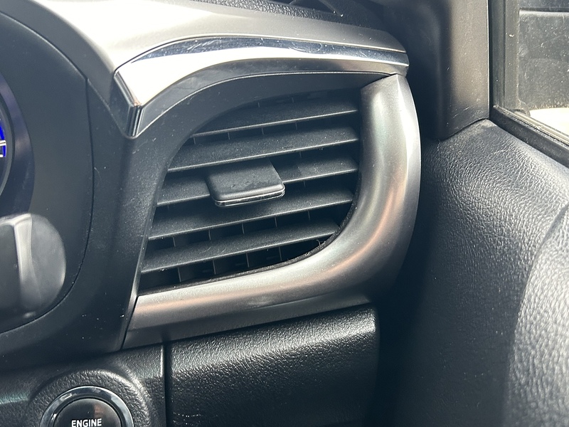 Toyota D-4D Invincible Pickup 2.4 Automatic Diesel