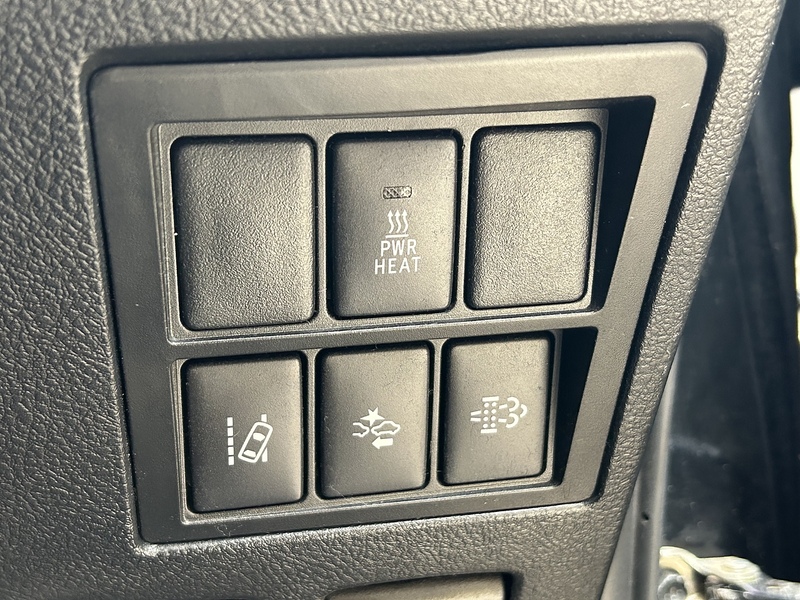 Toyota D-4D Invincible Pickup 2.4 Automatic Diesel