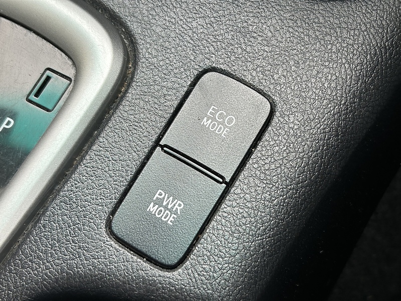 Toyota D-4D Invincible Pickup 2.4 Automatic Diesel