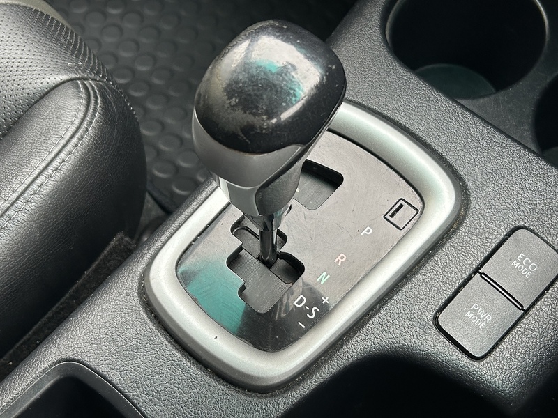 Toyota D-4D Invincible Pickup 2.4 Automatic Diesel