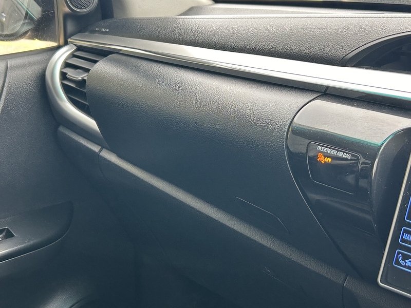 Toyota D-4D Invincible Pickup 2.4 Automatic Diesel