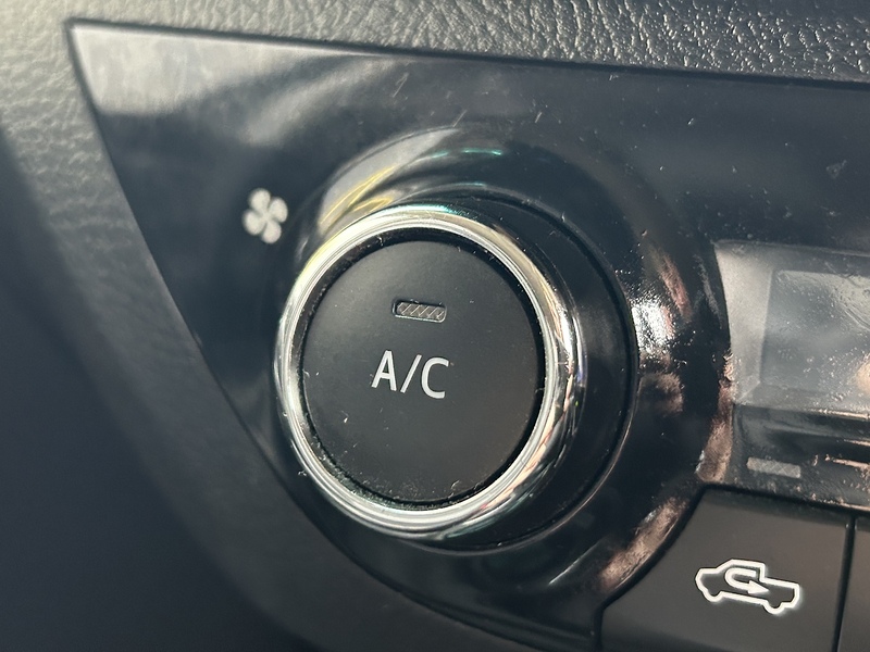 Toyota D-4D Invincible Pickup 2.4 Automatic Diesel