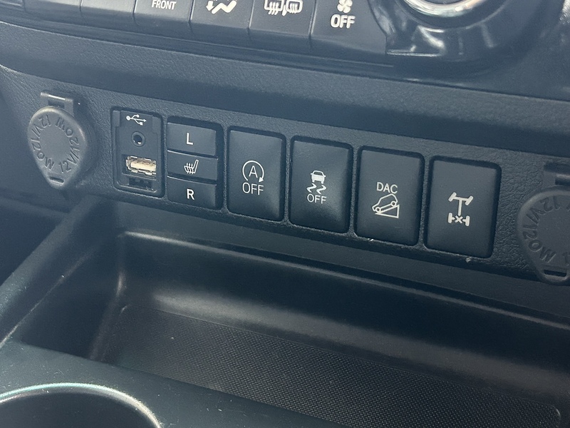 Toyota D-4D Invincible Pickup 2.4 Automatic Diesel