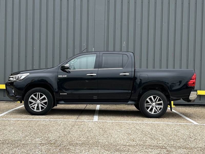 Toyota D-4D Invincible Pickup 2.4 Automatic Diesel