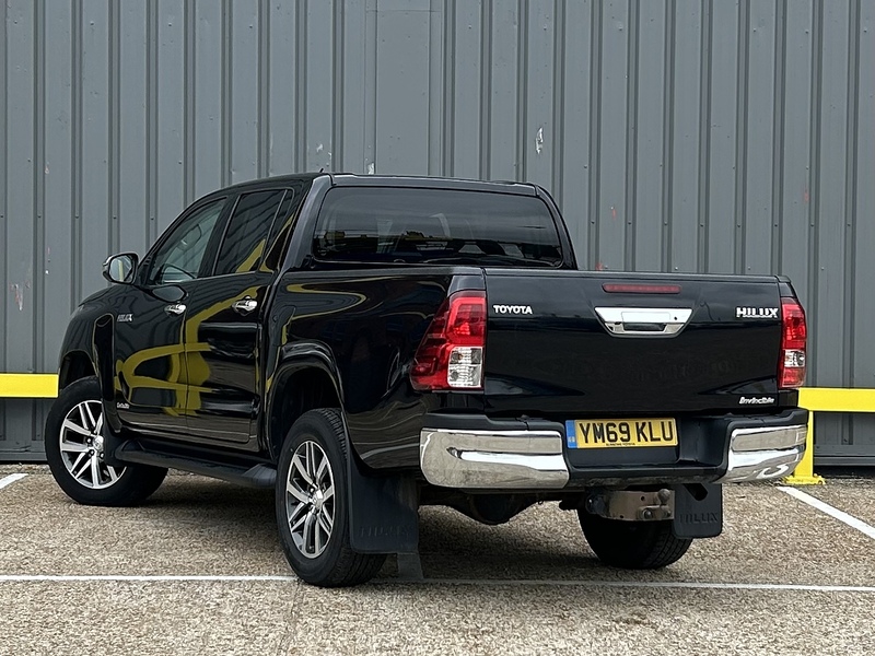 Toyota D-4D Invincible Pickup 2.4 Automatic Diesel