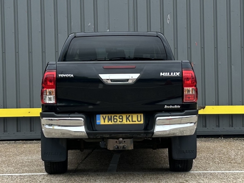 Toyota D-4D Invincible Pickup 2.4 Automatic Diesel