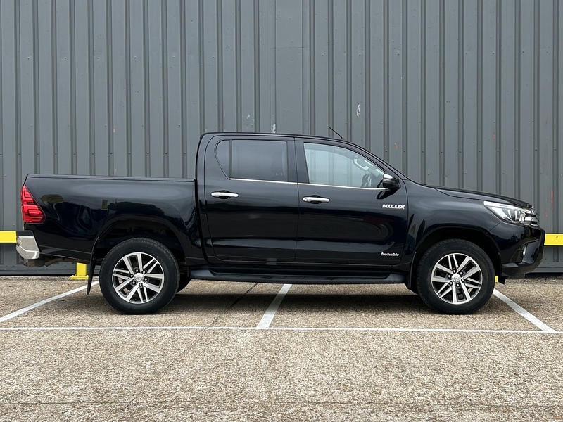 Toyota D-4D Invincible Pickup 2.4 Automatic Diesel